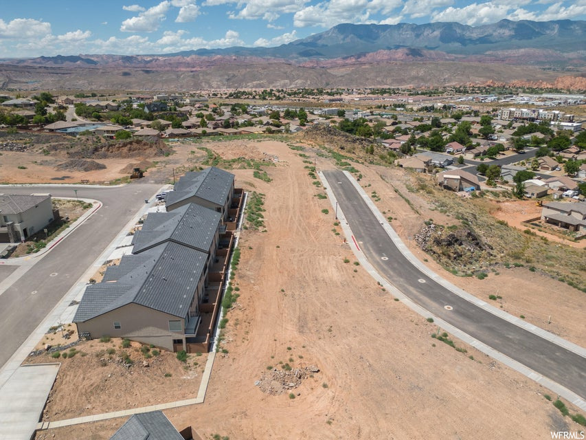 Aerial view with a mountain view