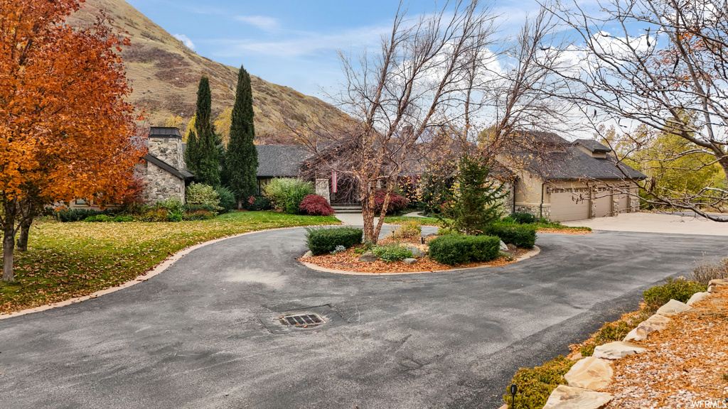 View of front facade featuring a garage and a mountain view