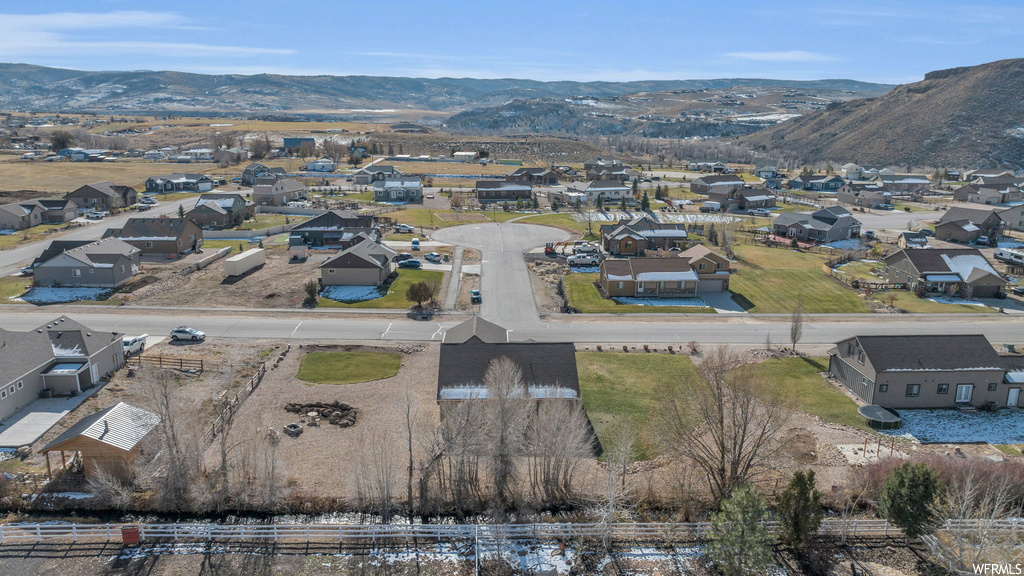 Aerial view with a mountain view