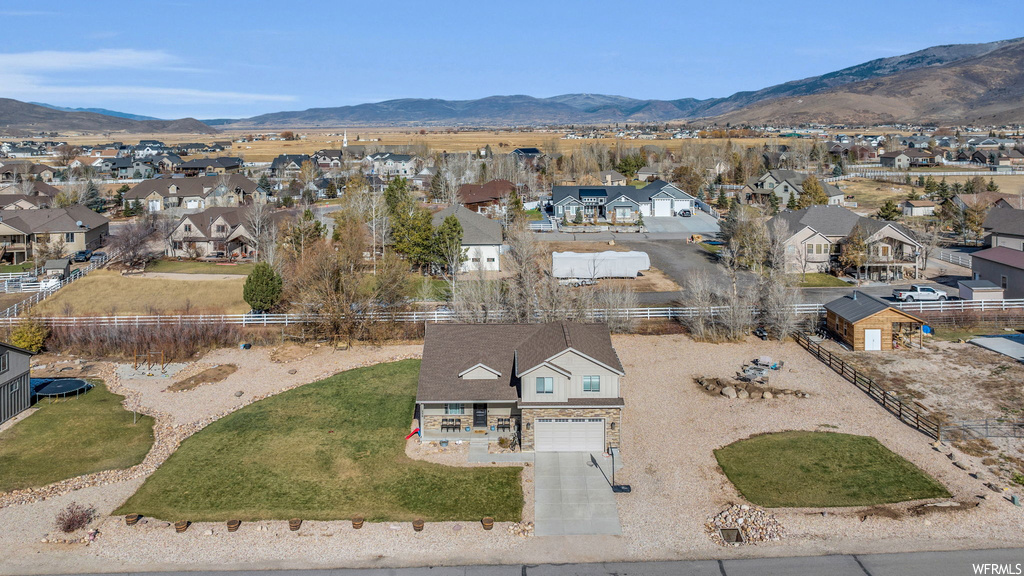 Bird\\\'s eye view featuring a mountain view