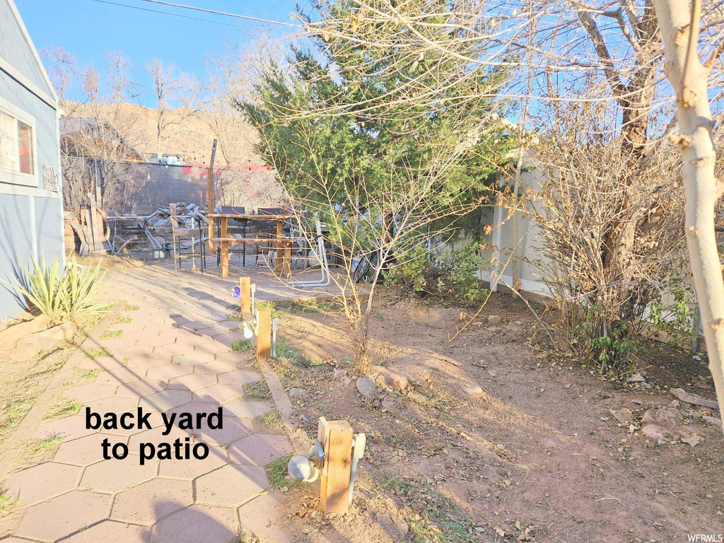 View of yard featuring a mountain view