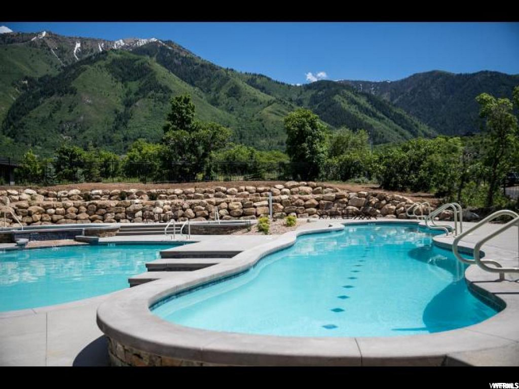 View of swimming pool featuring a mountain view