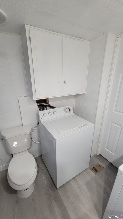 Laundry room with washer / clothes dryer and hardwood / wood-style floors
