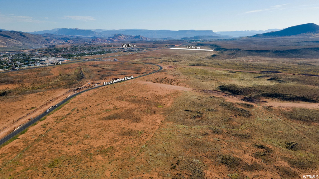 Birds eye view of property featuring a mountain view