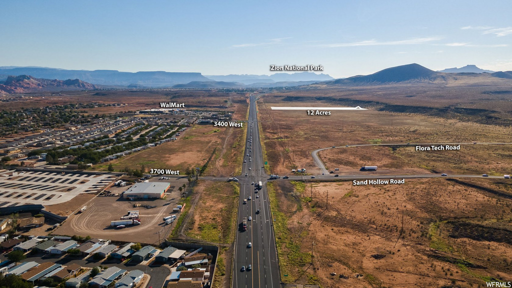 Birds eye view of property featuring a mountain view