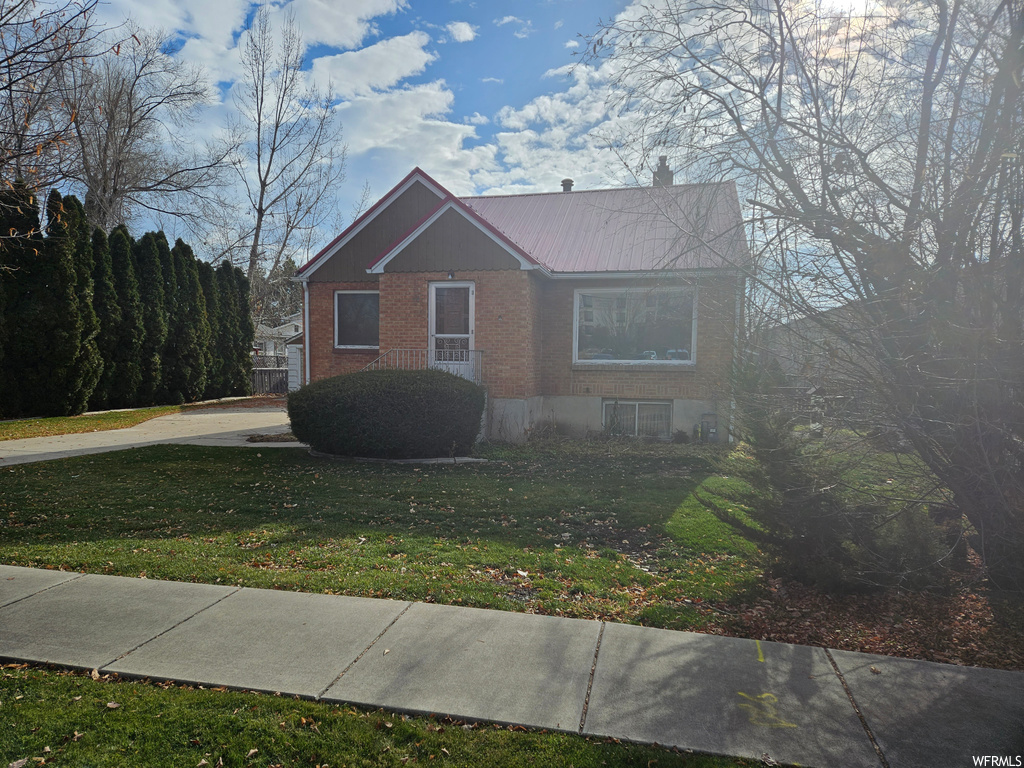 View of front of house with a front yard