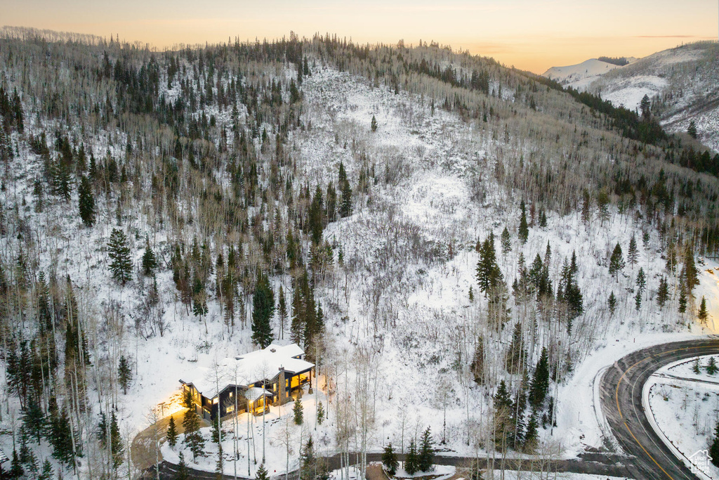 Snowy aerial view with a mountain view