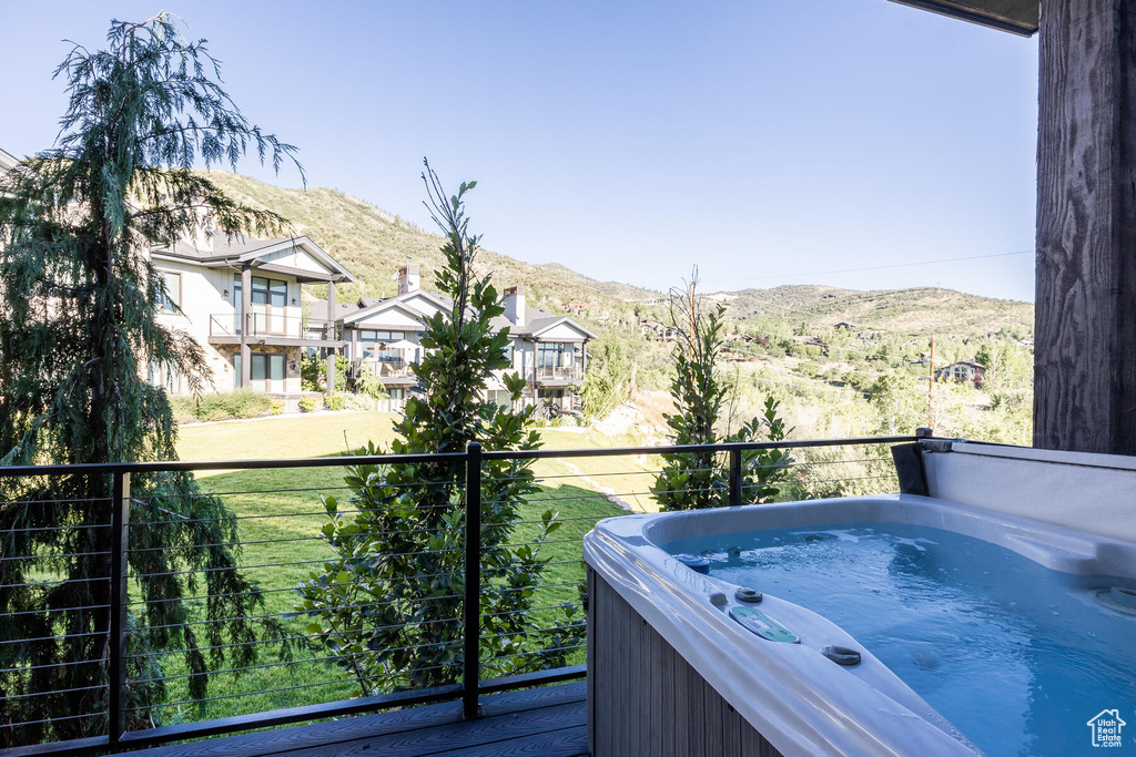 Balcony with a hot tub and a mountain view