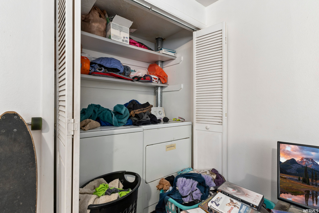 Closet with washer and dryer