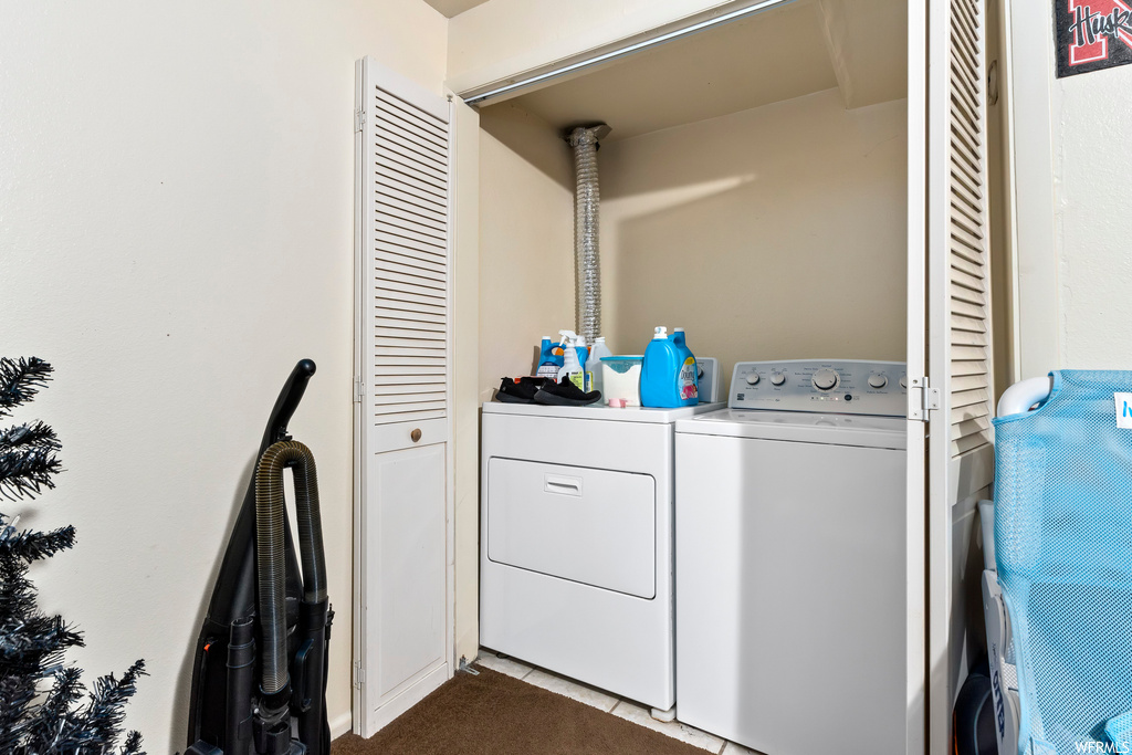 Clothes washing area with washing machine and dryer