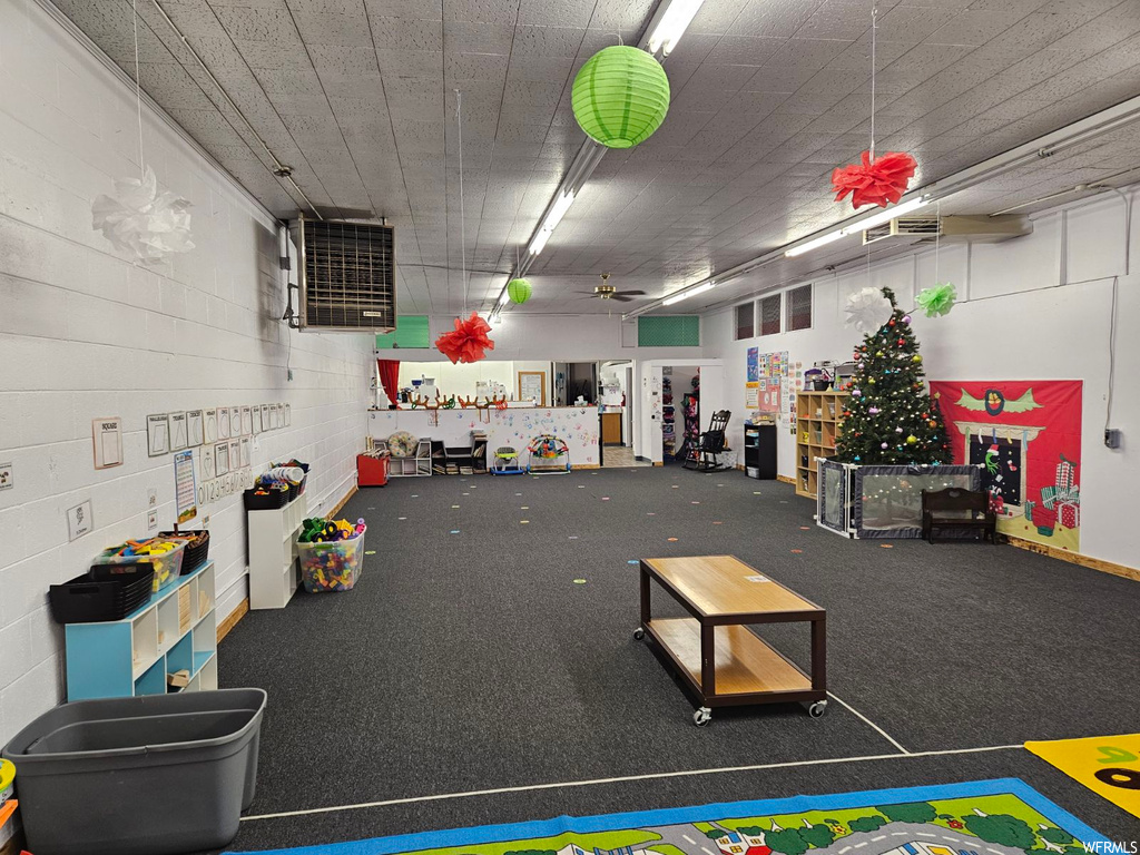 Garage with ceiling fan