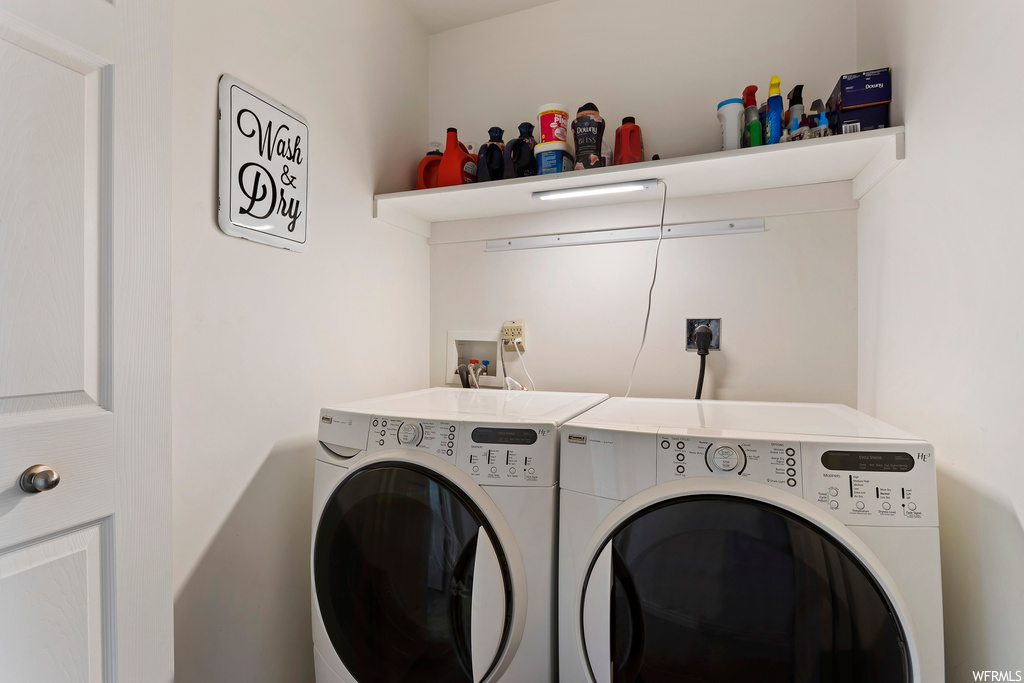 Laundry room featuring washing machine and clothes dryer, hookup for an electric dryer, and washer hookup