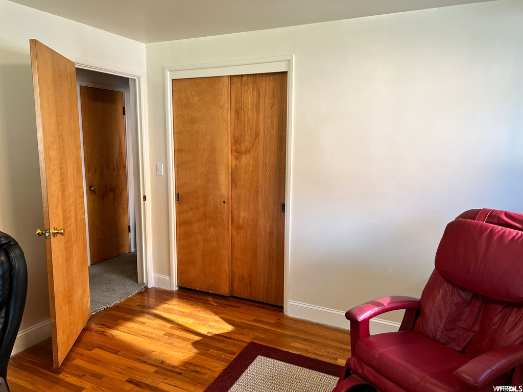 Sitting room with dark hardwood / wood-style floors