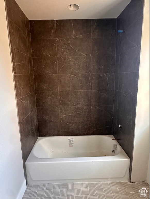 Bathroom with tiled shower / bath and tile patterned flooring