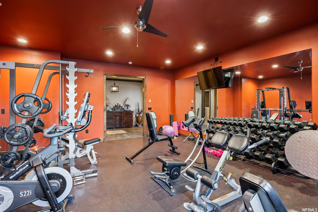 Exercise room featuring ceiling fan
