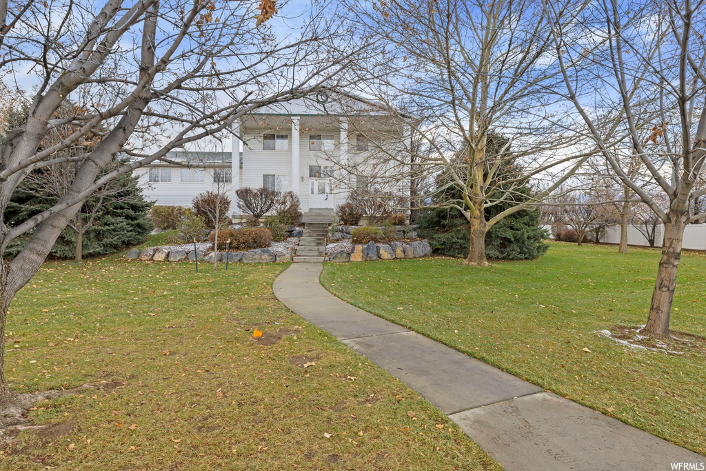 View of front of property featuring a front lawn