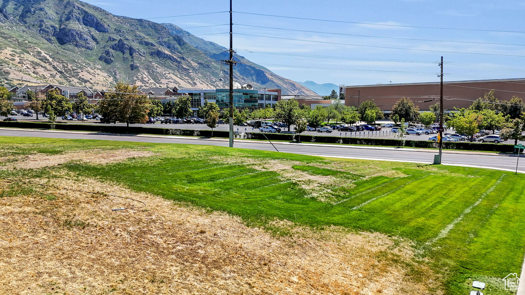 View of home\\\\\\\\\\\\\\\'s community featuring a mountain view