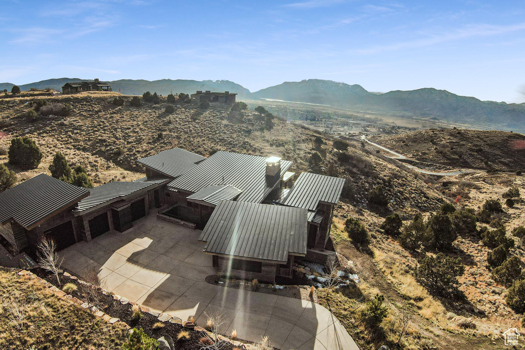 Birds eye view of property featuring a mountain view