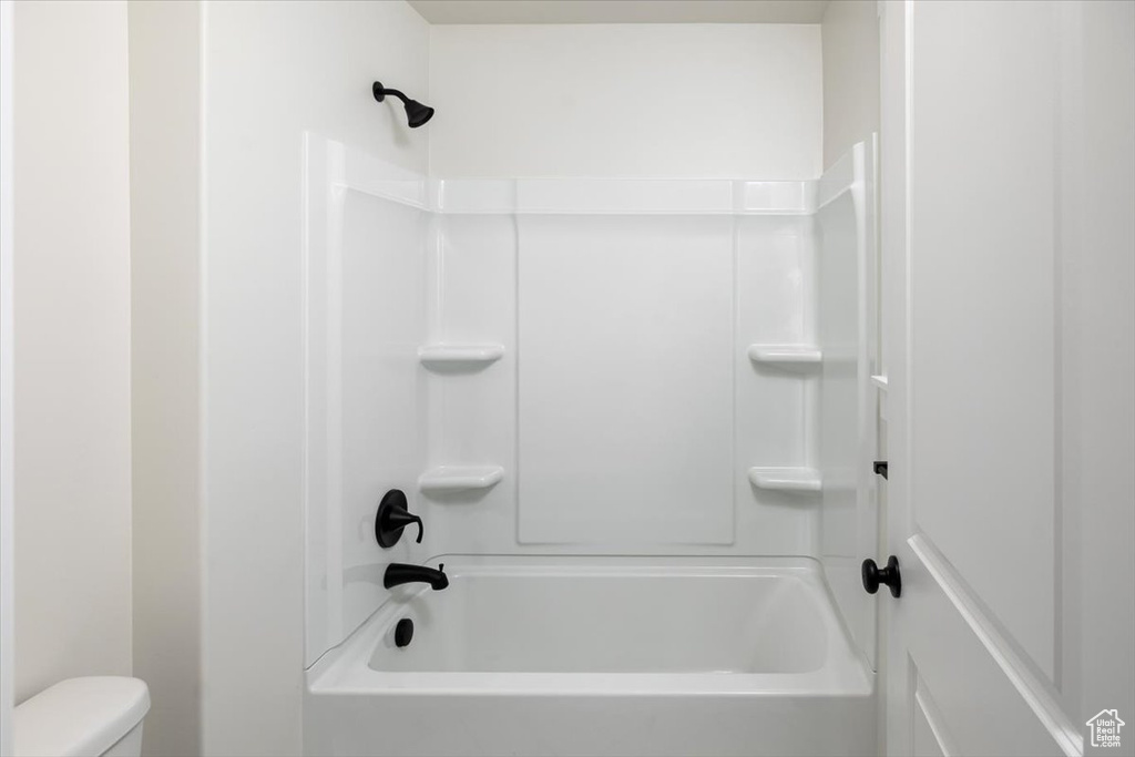 Bathroom with toilet and shower / washtub combination