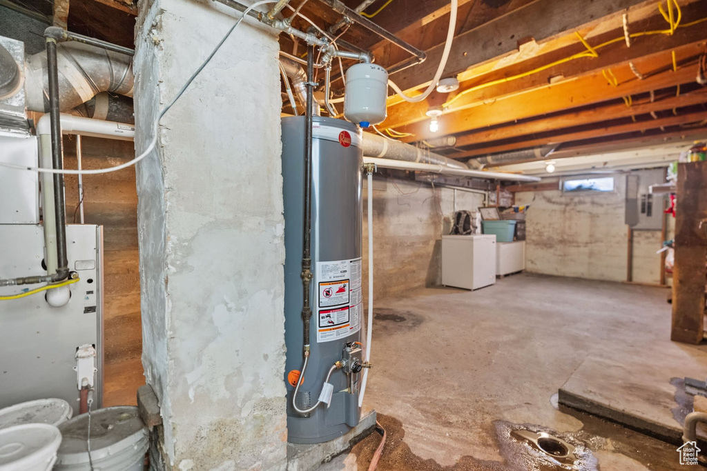 Basement with gas water heater and washer and dryer