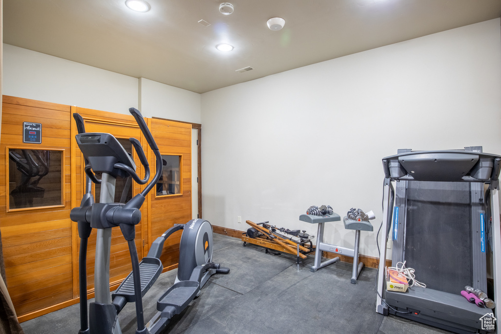 Workout room with wooden walls