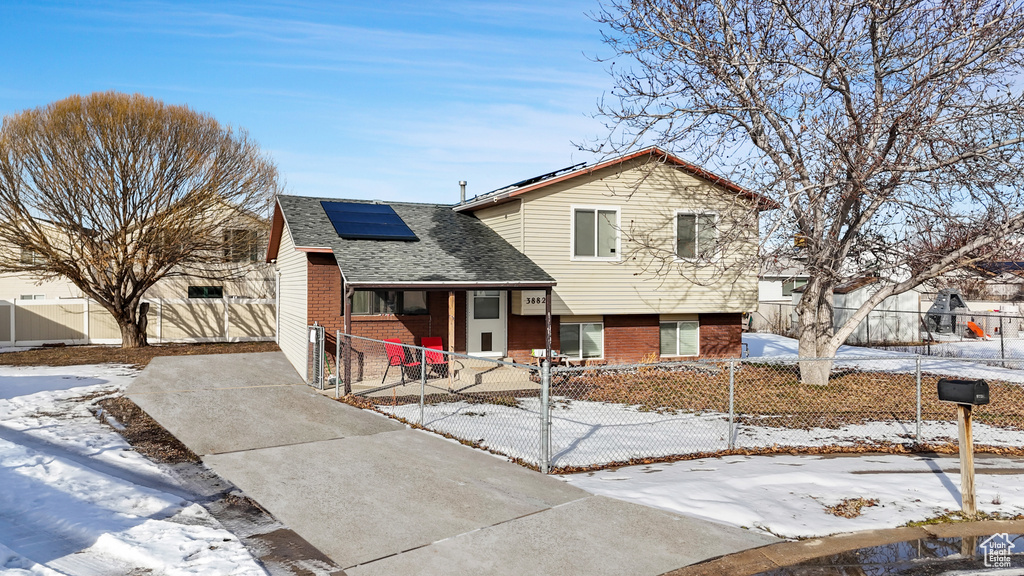 Tri-level home with solar panels