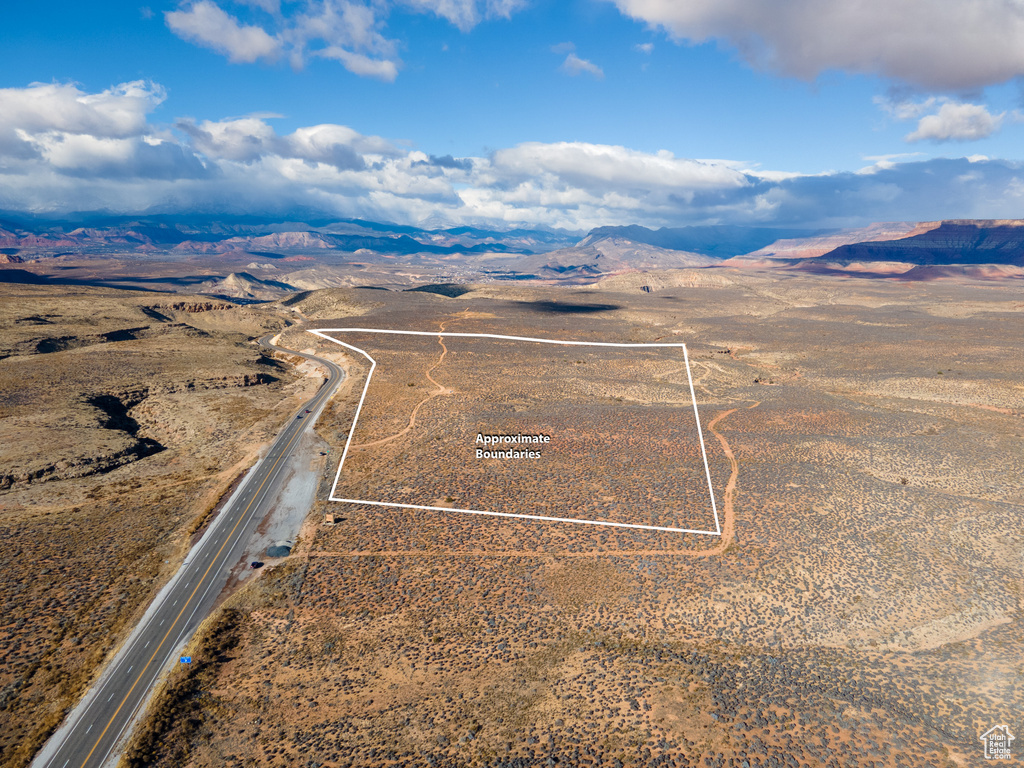 Birds eye view of property featuring a mountain view