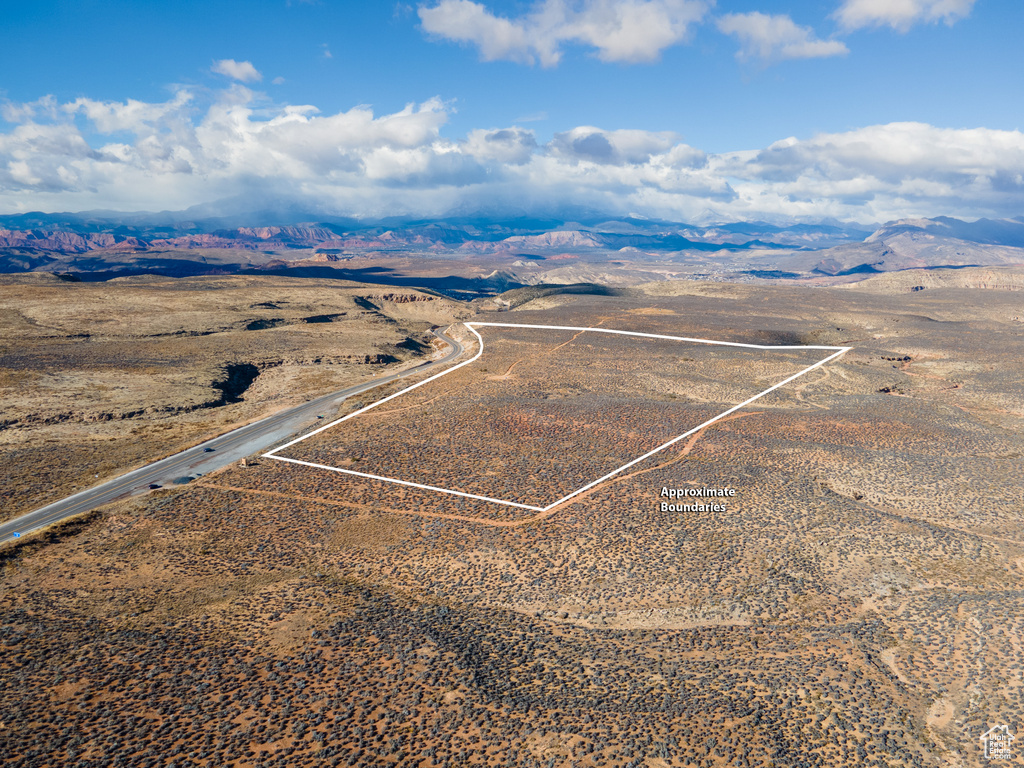 Bird\'s eye view with a mountain view