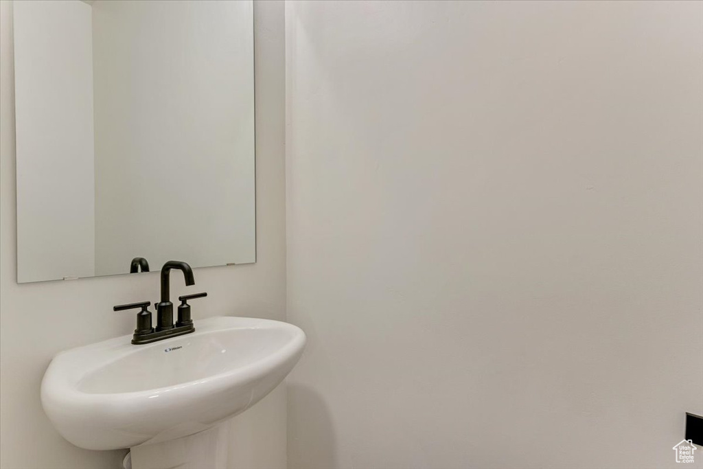 Bathroom featuring sink