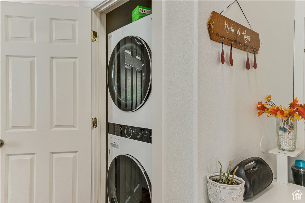 Laundry room with stacked washer / drying machine