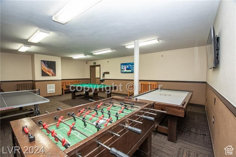 Rec room with pool table