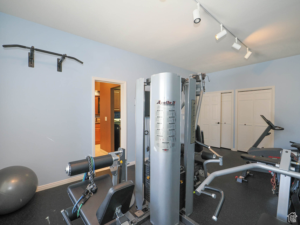 Exercise room featuring rail lighting