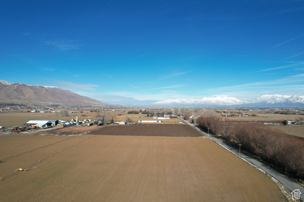 Aerial view with a mountain view