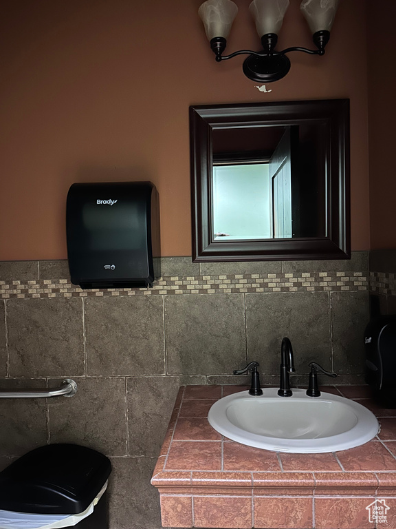 Bathroom with sink