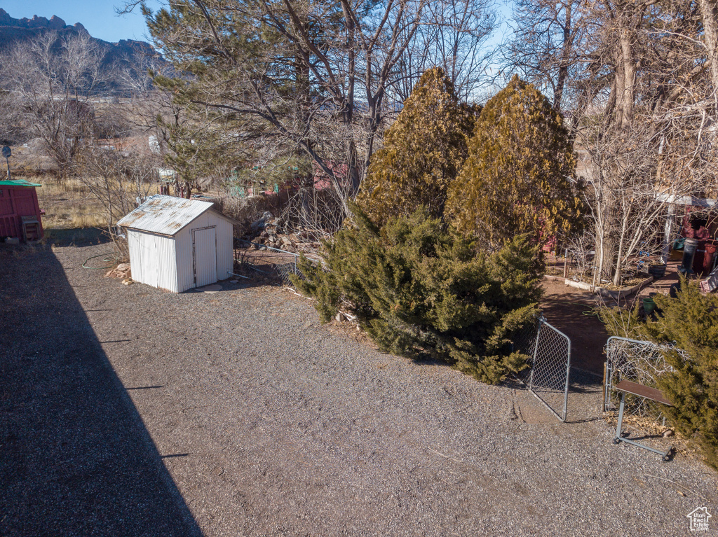 View of yard featuring a storage unit and a mountain view