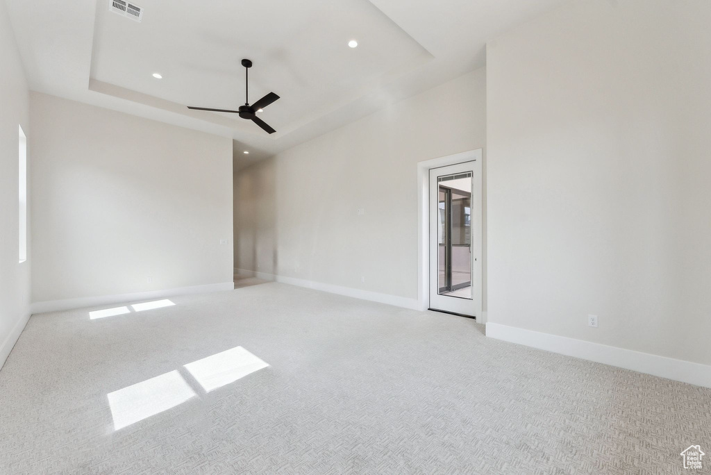 Spare room with ceiling fan, visible vents, light colored carpet, baseboards, and recessed lighting