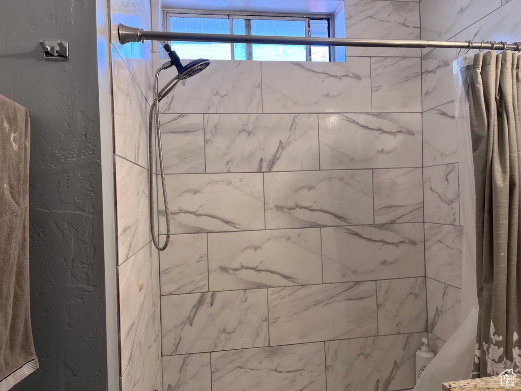 Interior details with a shower with shower curtain