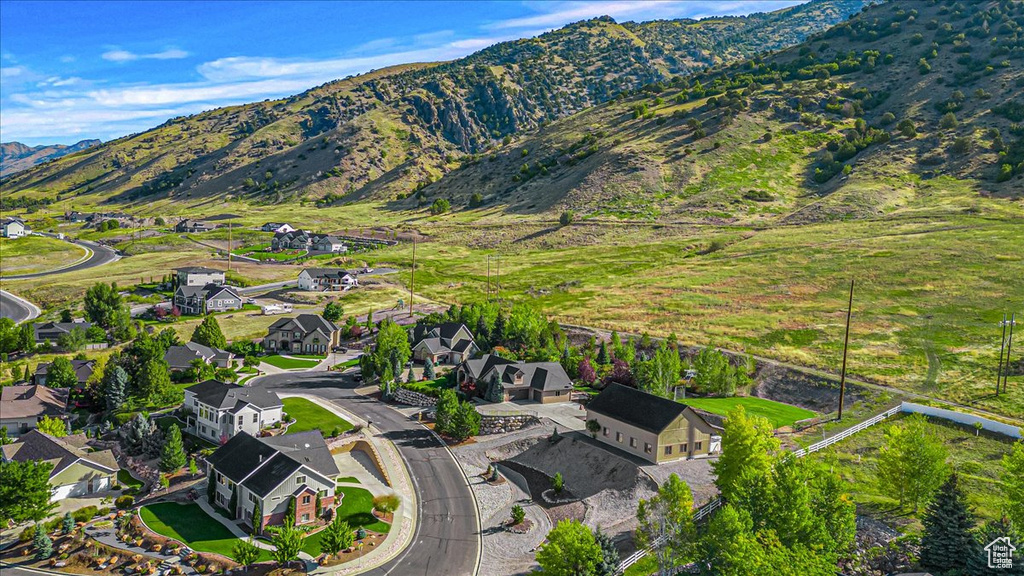 Bird\\\'s eye view featuring a mountain view