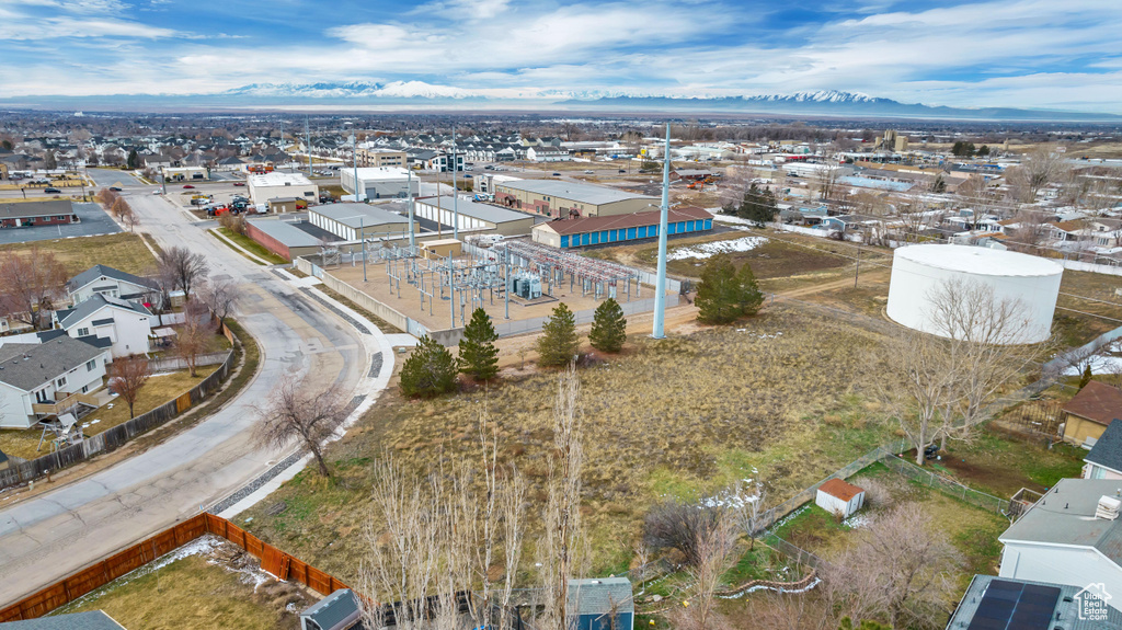 Drone / aerial view featuring a mountain view