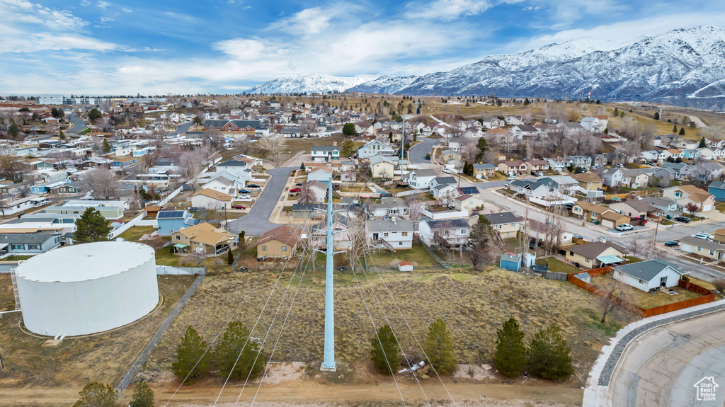 Drone / aerial view featuring a mountain view