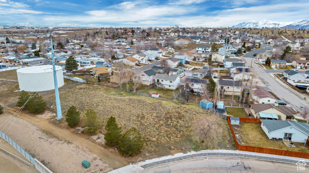 Aerial view with a mountain view