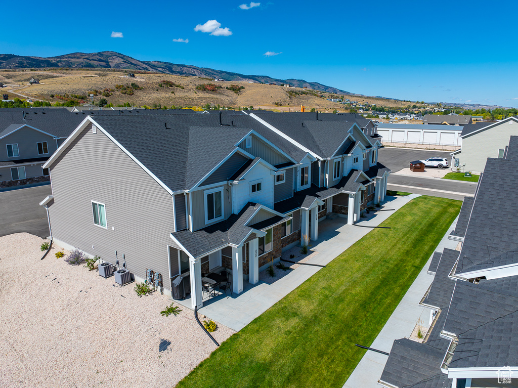 Bird's eye view with a mountain view