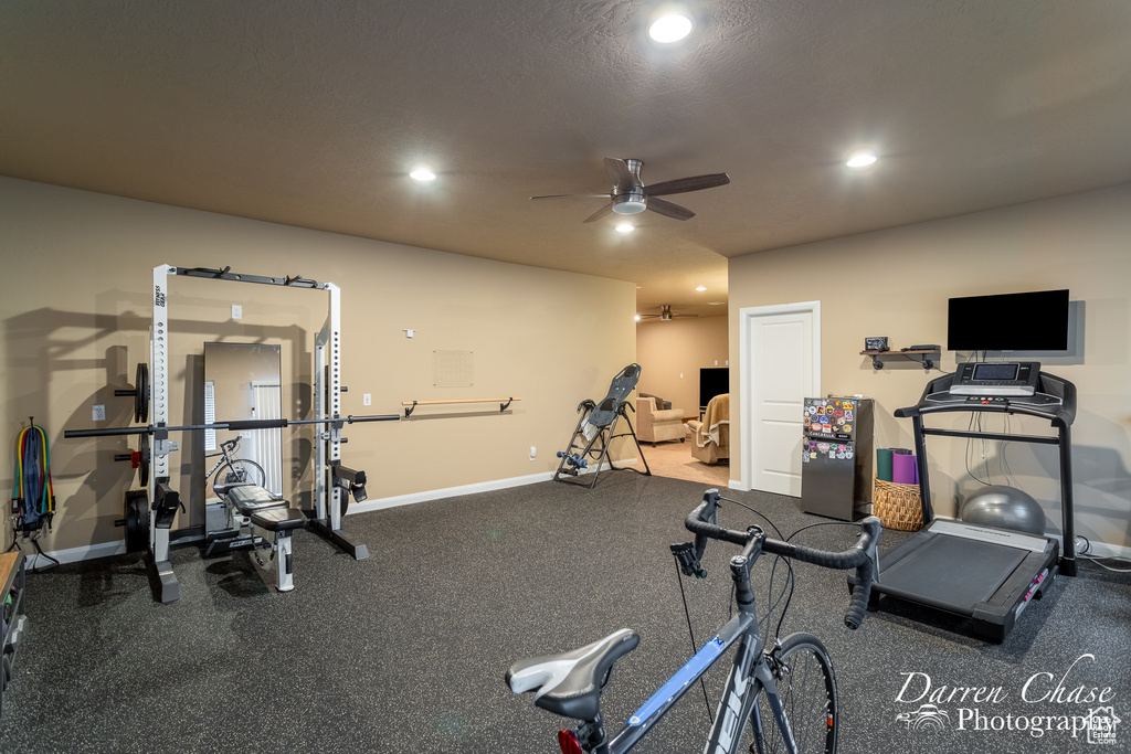 Exercise room with ceiling fan