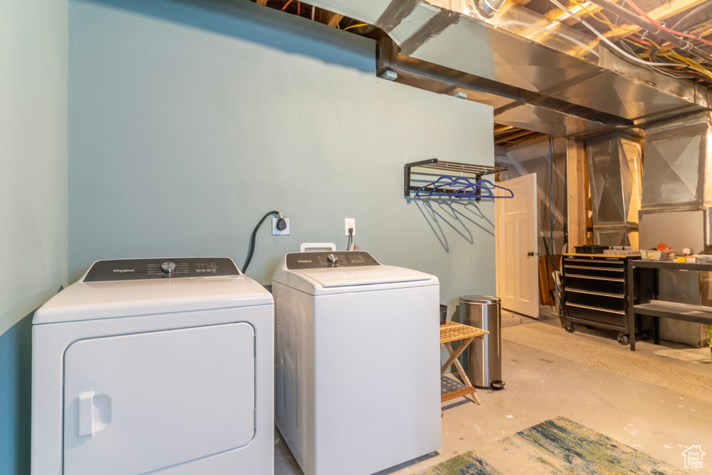 Laundry area featuring washing machine and dryer and electric dryer hookup