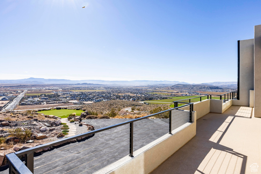 Balcony featuring a mountain view