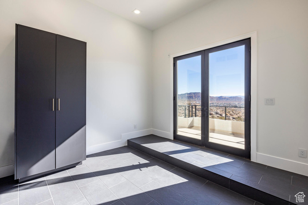 Spare room featuring light tile patterned flooring