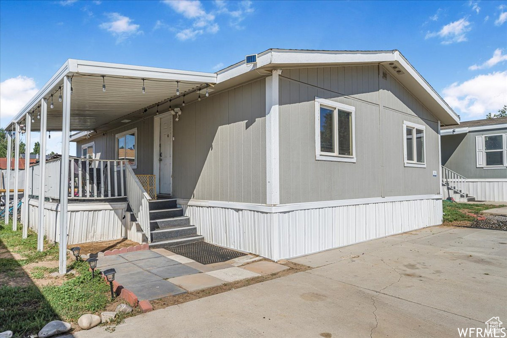 Manufactured / mobile home with a patio