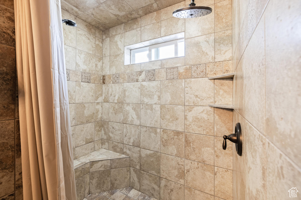 Bathroom with a shower with shower curtain