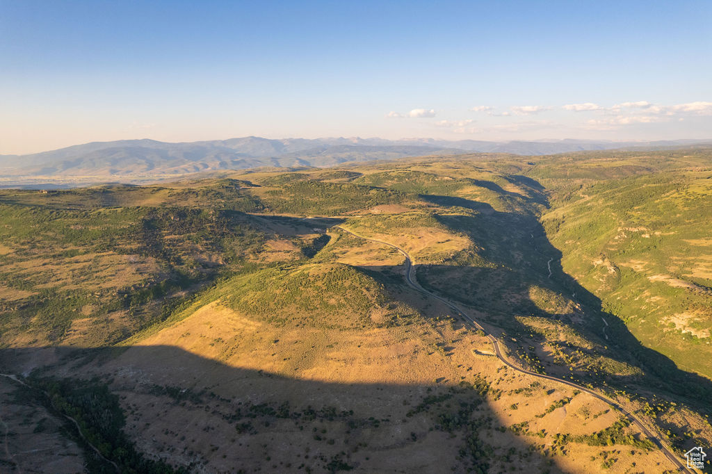 Bird\\\'s eye view featuring a mountain view