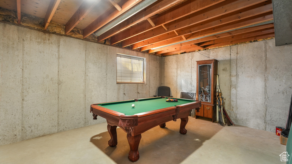 Recreation room featuring billiards